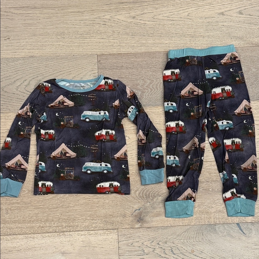 Pipsqueaks Cocoa, Tents & RVs Christmas Bamboo Pajama Set – 4T, GUC